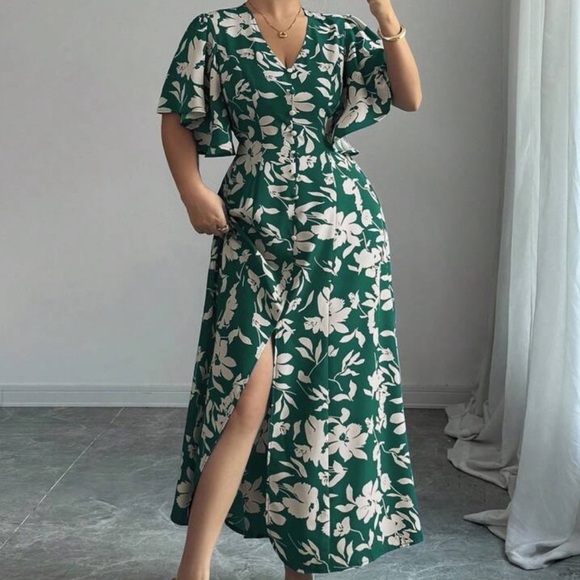 SHEIN Dresses & Skirts - Shein Green & Cream Floral Dress Size 3X